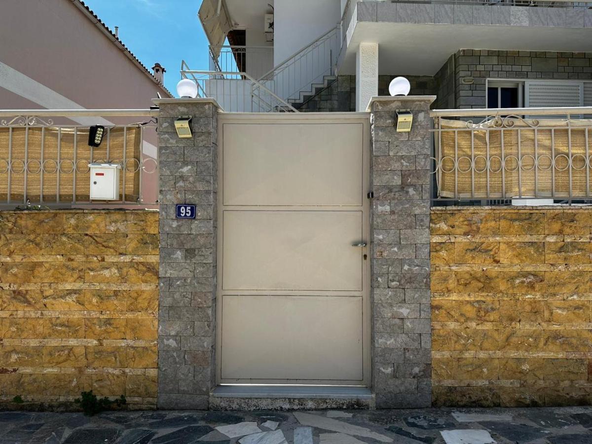 La Vita Apartments-Near Airport & Sea أرتيميدا المظهر الخارجي الصورة
