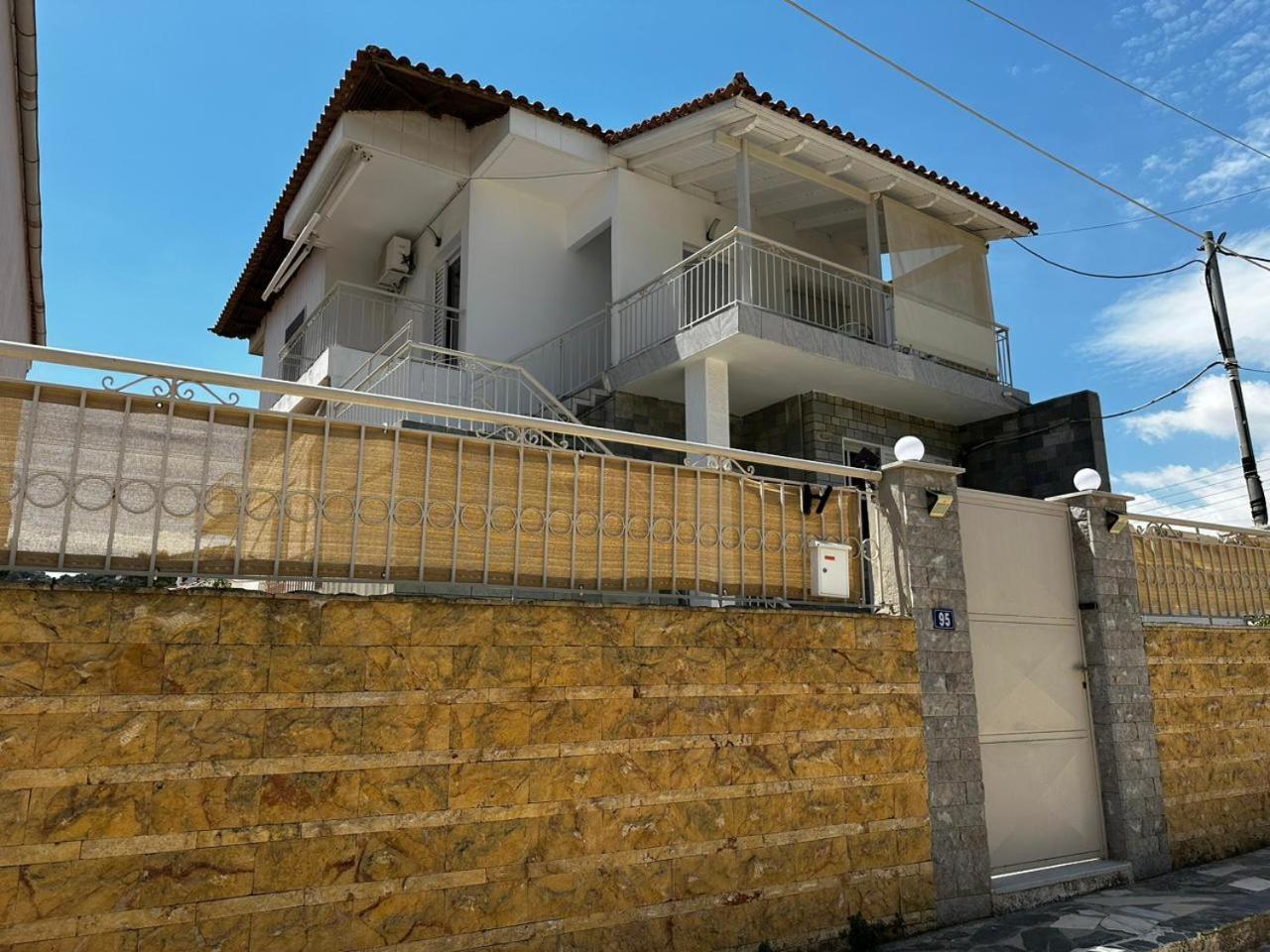 La Vita Apartments-Near Airport & Sea أرتيميدا الغرفة الصورة